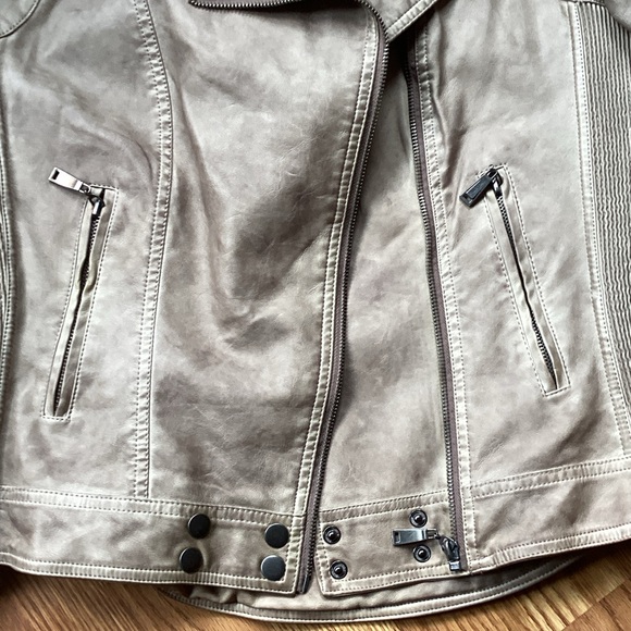 Odyne Women's Tan Leather Jacket - Picture 6 of 8